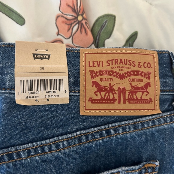 Levi’s Women’s Low Pro Jeans NWT - Picture 10 of 12